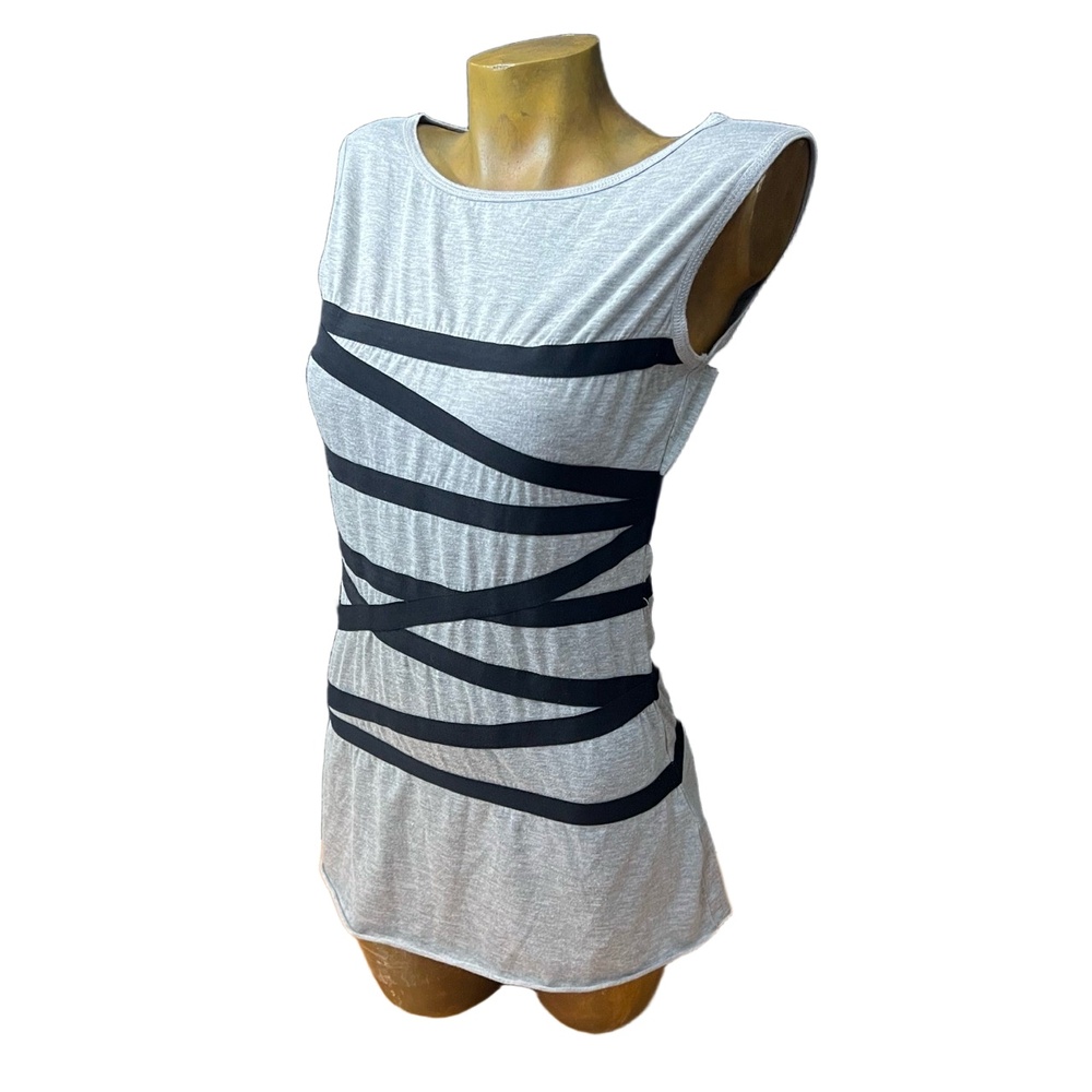 Alythea Gray Black Zigzag Pattern Round Neck Slee… - image 1